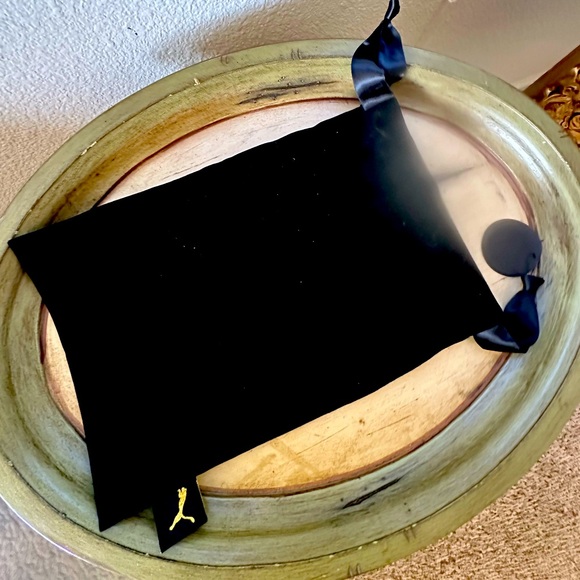 FENTY Black Velvet Drawstring Bag NWT - Picture 2 of 4